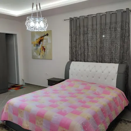 Dhoma Romantike , Qetesi Absolute! Konukevi Görice