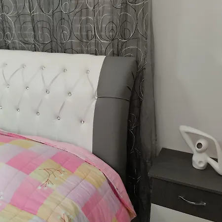 Dhoma Romantike , Qetesi Absolute! *