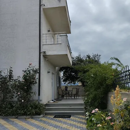 Dhoma Romantike , Qetesi Absolute! Görice